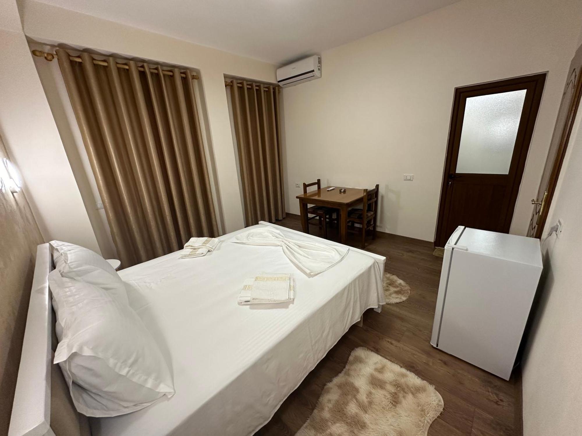 Guni Inn Krujë Extérieur photo