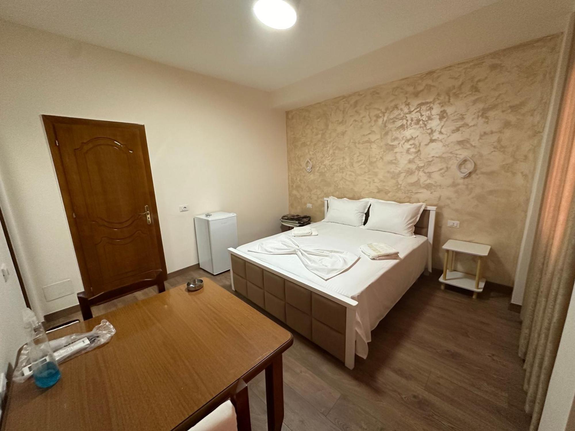 Guni Inn Krujë Extérieur photo