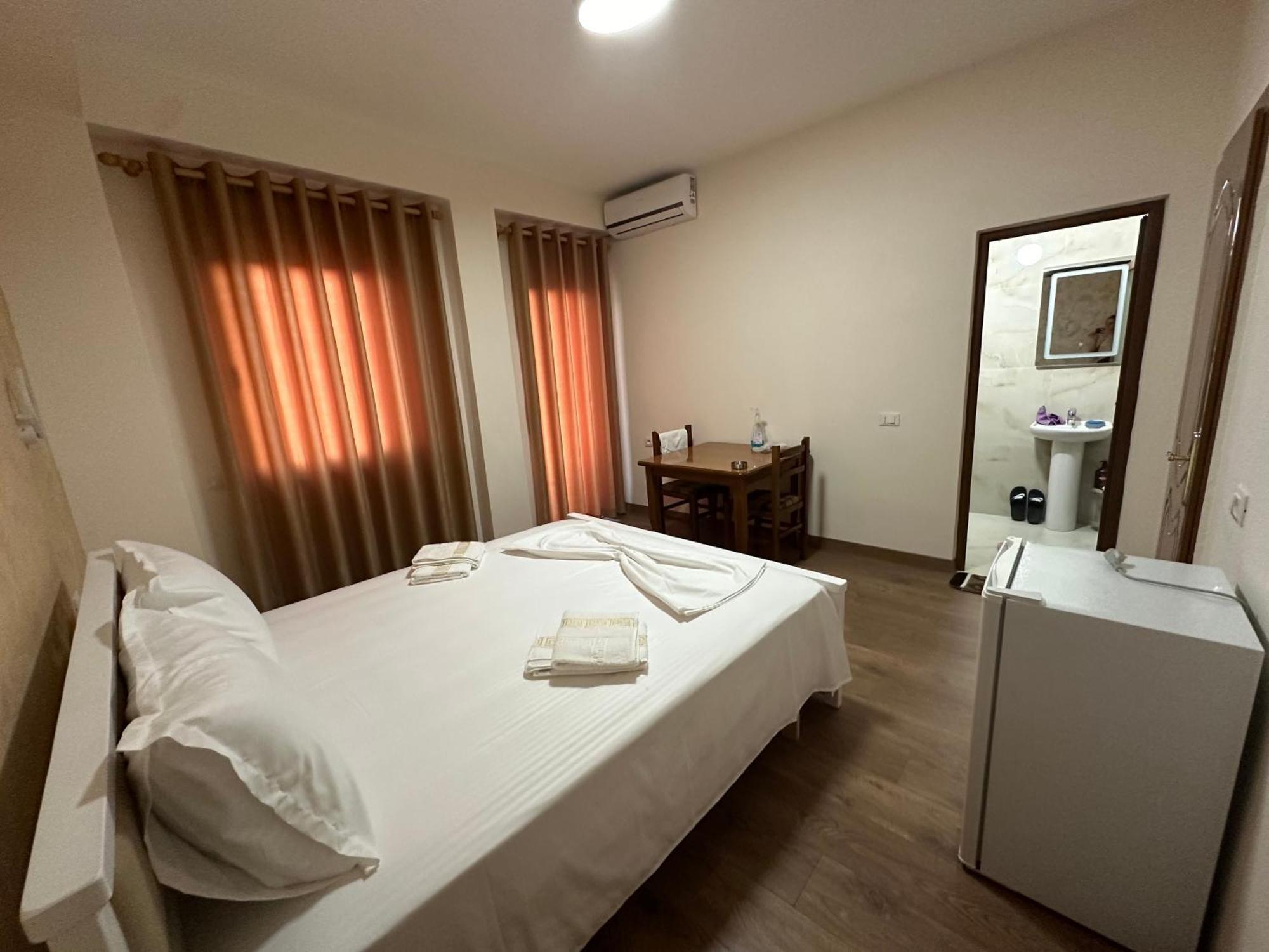 Guni Inn Krujë Extérieur photo