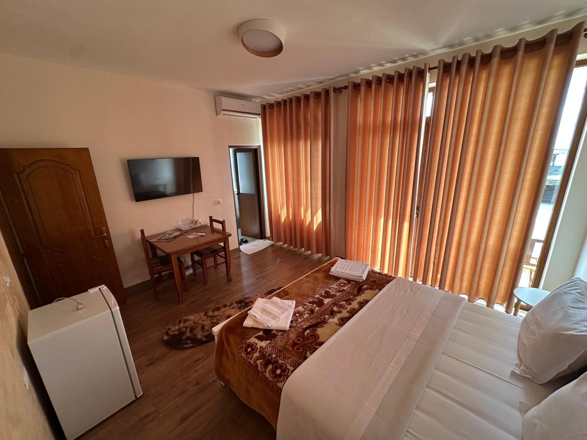 Guni Inn Krujë Extérieur photo