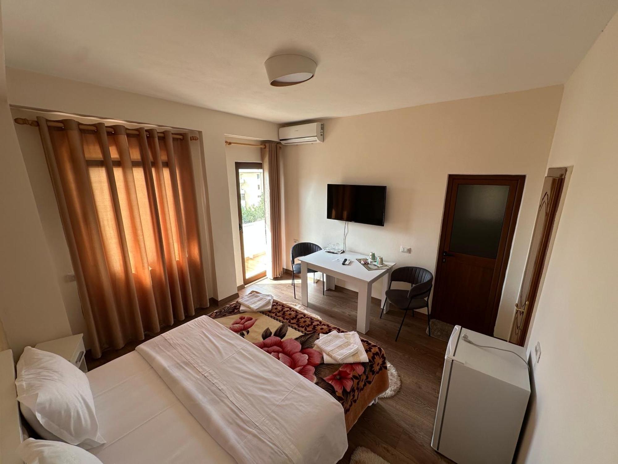 Guni Inn Krujë Extérieur photo